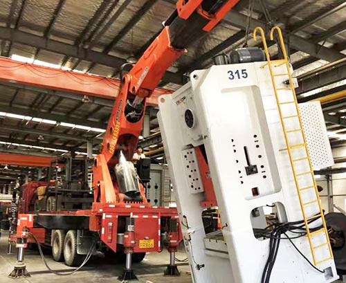 兴隆华侨农场附近随车吊出租，轻松解决运输难题