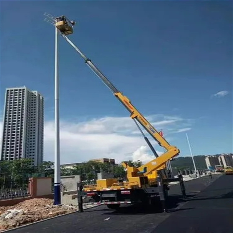 兴隆华侨农场维修路灯的曲臂升降车出租